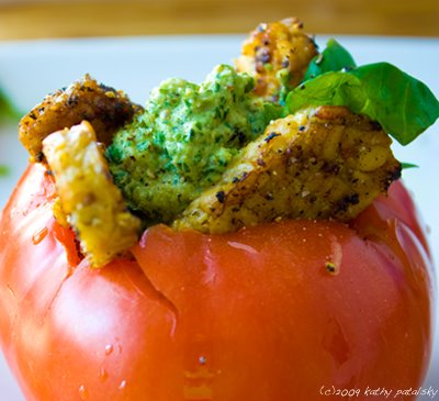 pesto_tempeh_stuffed_tomato