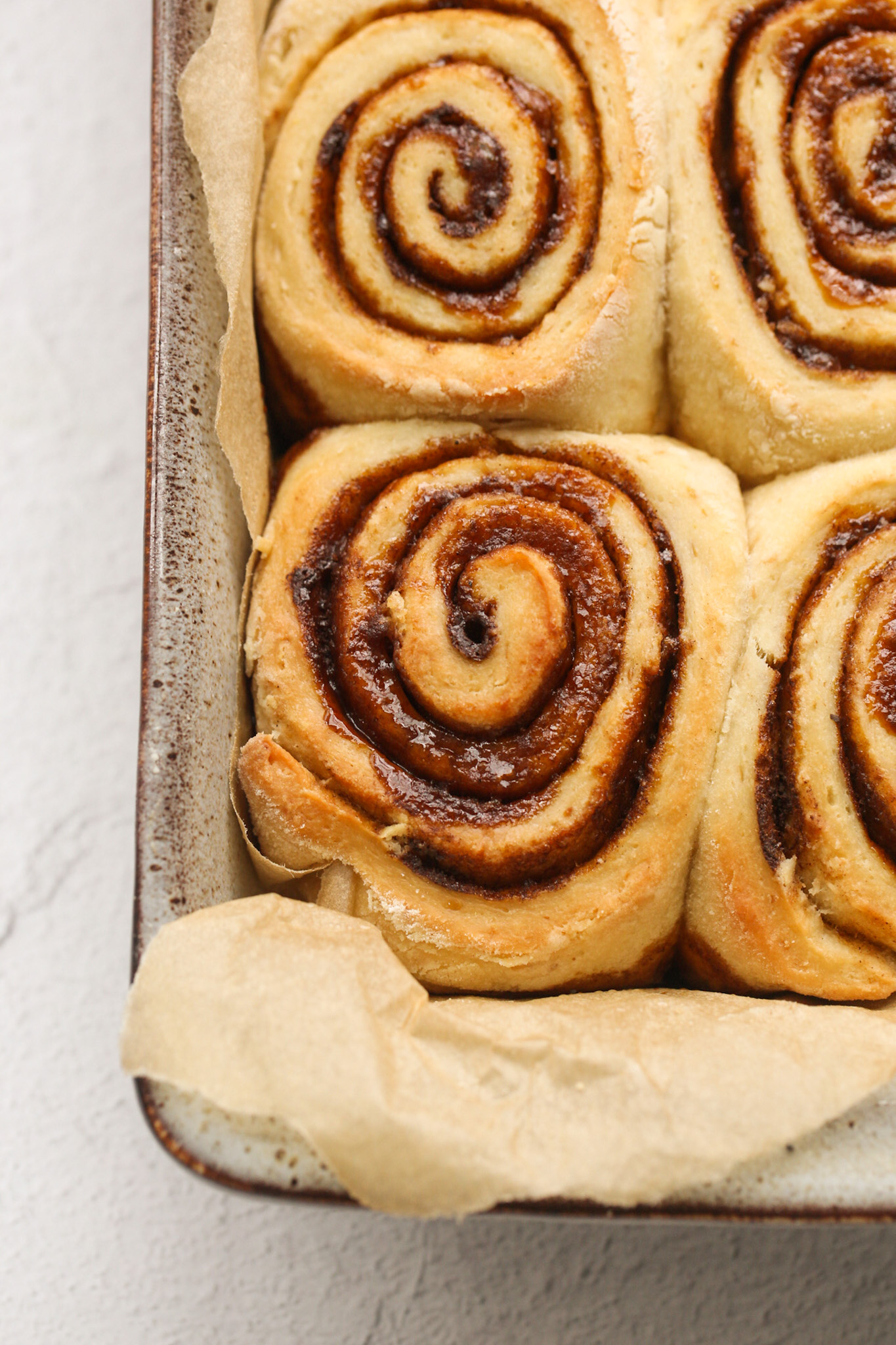 fluffy vegan cinnamon rolls