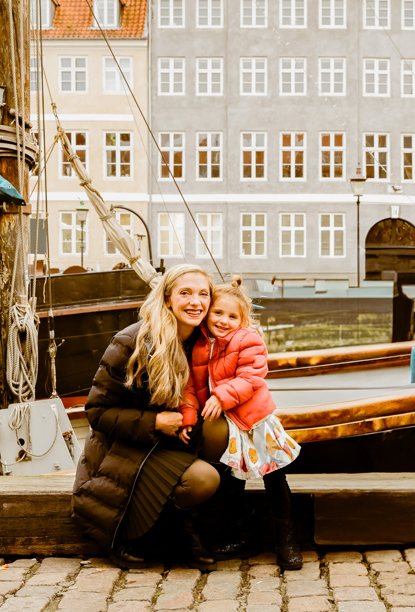 copenhagen nyhaven boats mom and daughter
