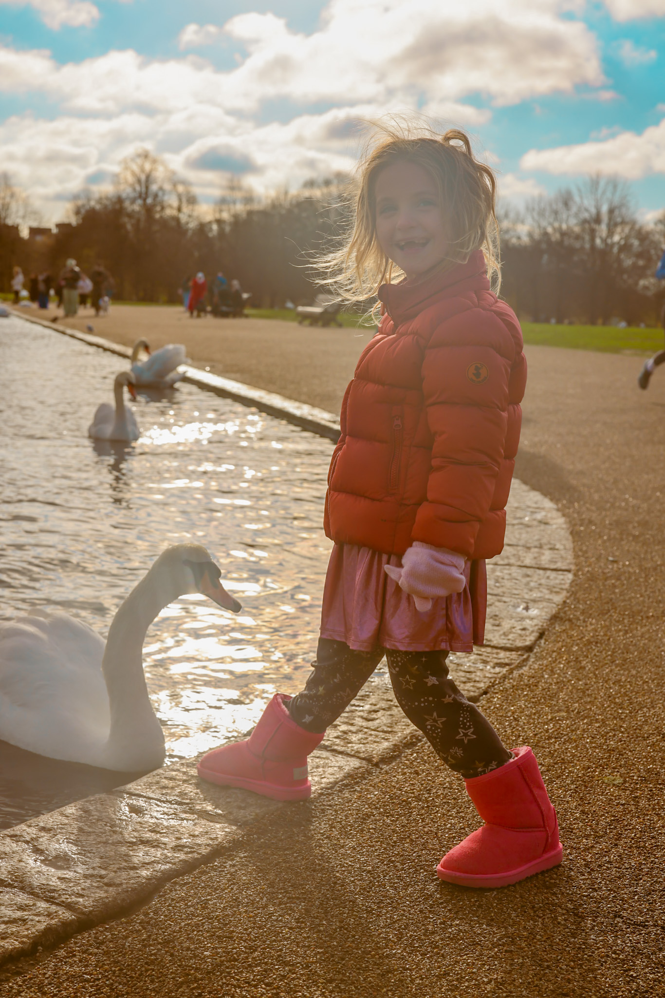 round pond happy kid